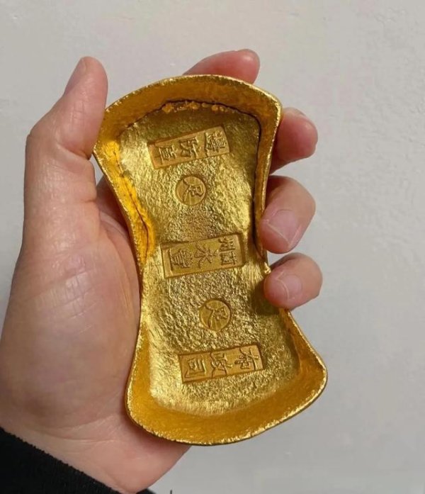 股票配资知识官网 别再被黄金焦虑绑架, 拥有100g黄金的人并不多